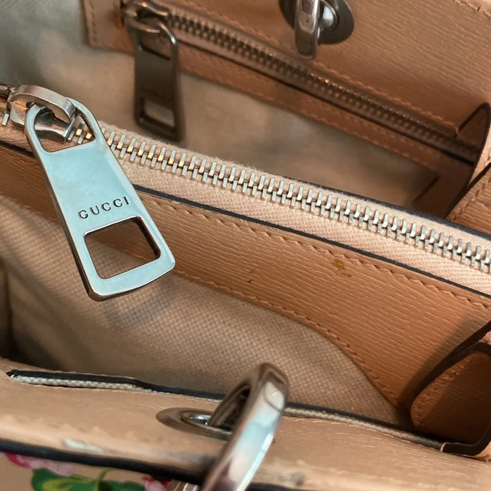 Gucci • Blooms Print Bamboo Shopper Tote in Pink Apricot *AUTHENTICATED* - Picture 7 of 17